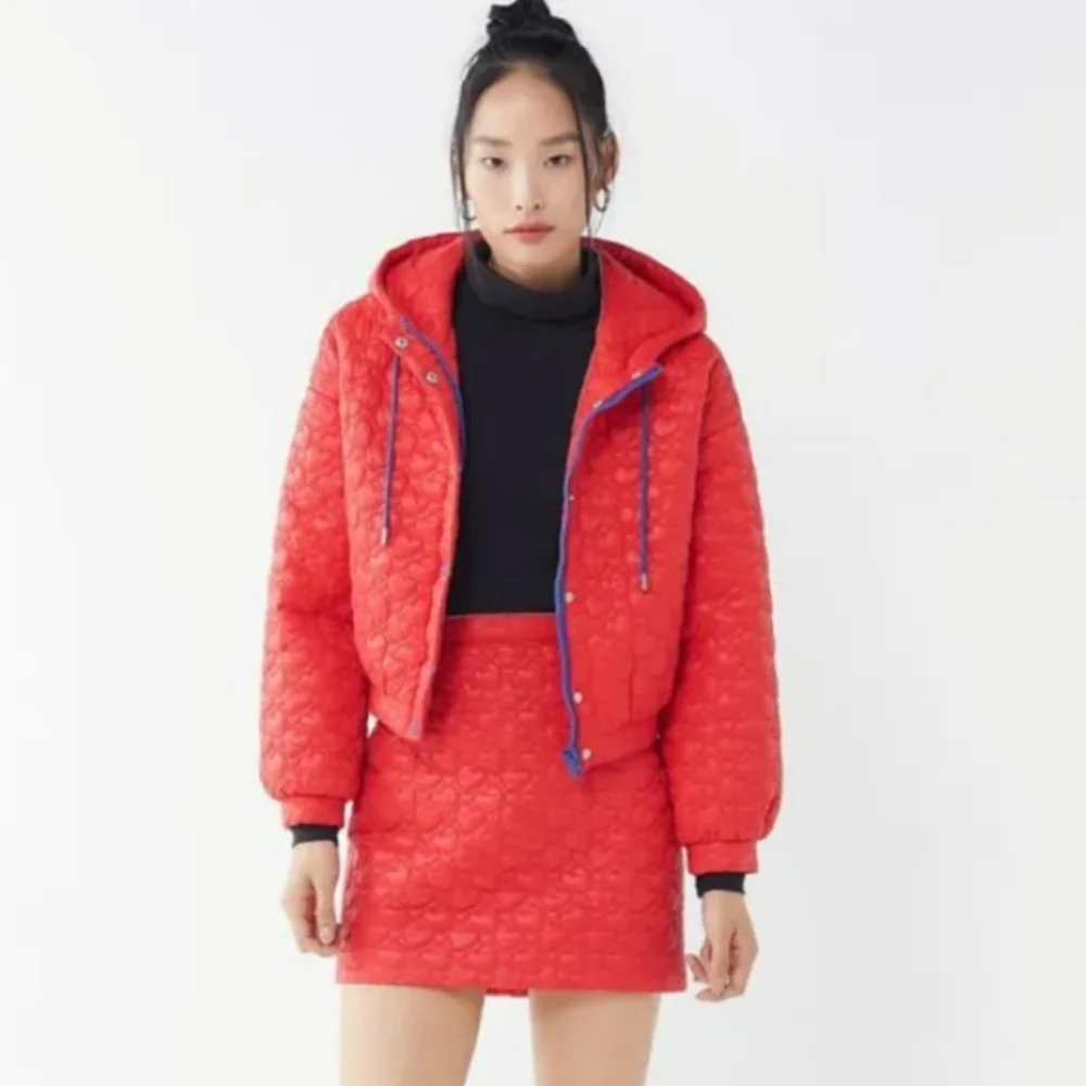 NWOT Urban Outfitters Red Heart Pattern Cropped Puffer Jacket - Picture 2 of 8